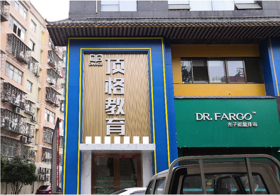 咸丰门头设计要符合门店特色。